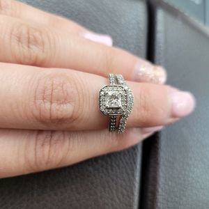 Engagement ring with wedding band
